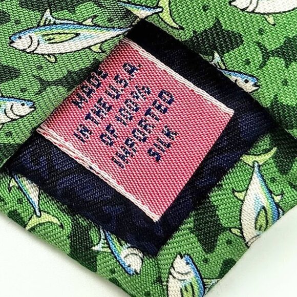 Handmade Vineyard Vines Martha's Vineyard Green Fish Print Silk Tie - Picture 5 of 6